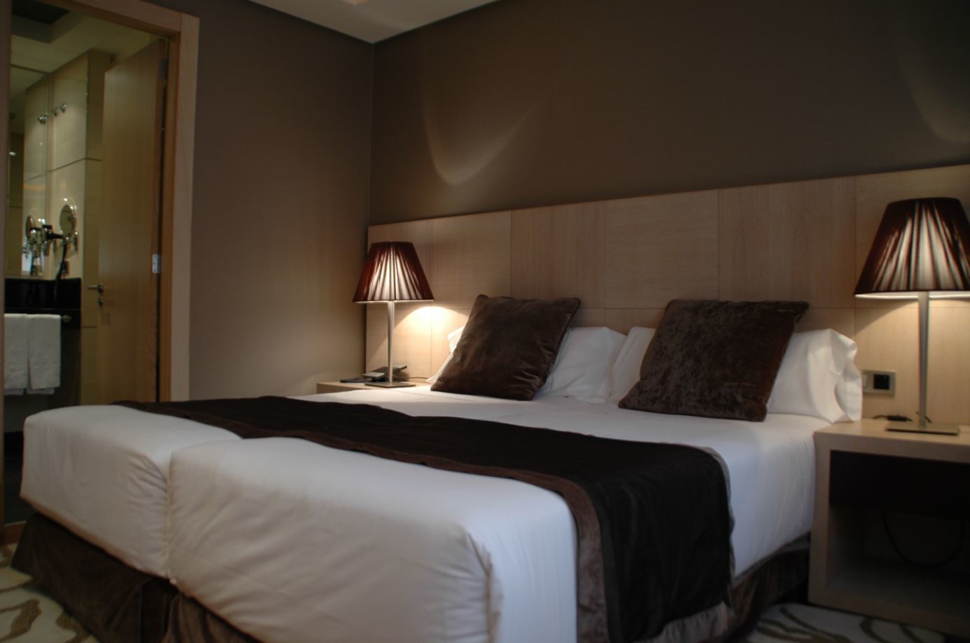 וייאדוליד Washington Parquesol Suites & Hotel מראה חיצוני תמונה
